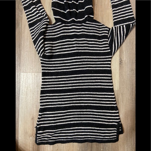 GIFTED ON TREND Roxy Poncho - Picture 2 of 13